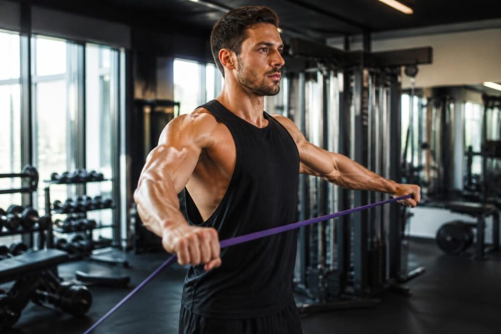 découvrez des exercices ciblés pour échauffer efficacement votre dos, épaules et biceps avant la musculation, afin de prévenir les blessures et optimiser vos performances.